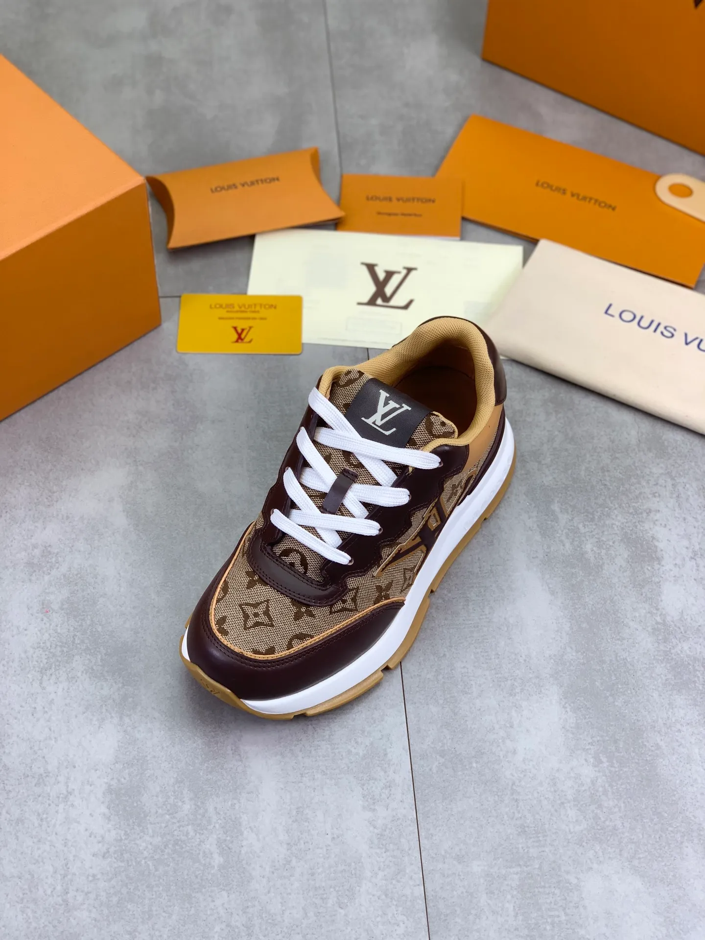 Factory price P700 💶 Top version [LOUIS VUITTON] Couple 🧑‍🤝‍🧑 Craftsman style Counter series (original order) New style 🍀LV Louis Vuitton - top version LV classic high-top trendy shoes! Made of imported original craft calfskin, original breathable lining, and original wear-resistant, lightweight, high-end TPU outsole! High quality products! 3️⃣ colors available, size: male 39-44 (45 46 customized)